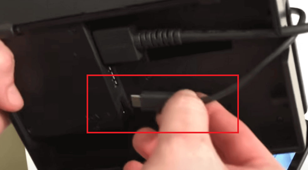 Cargar la dock Switch con el adaptador de CA